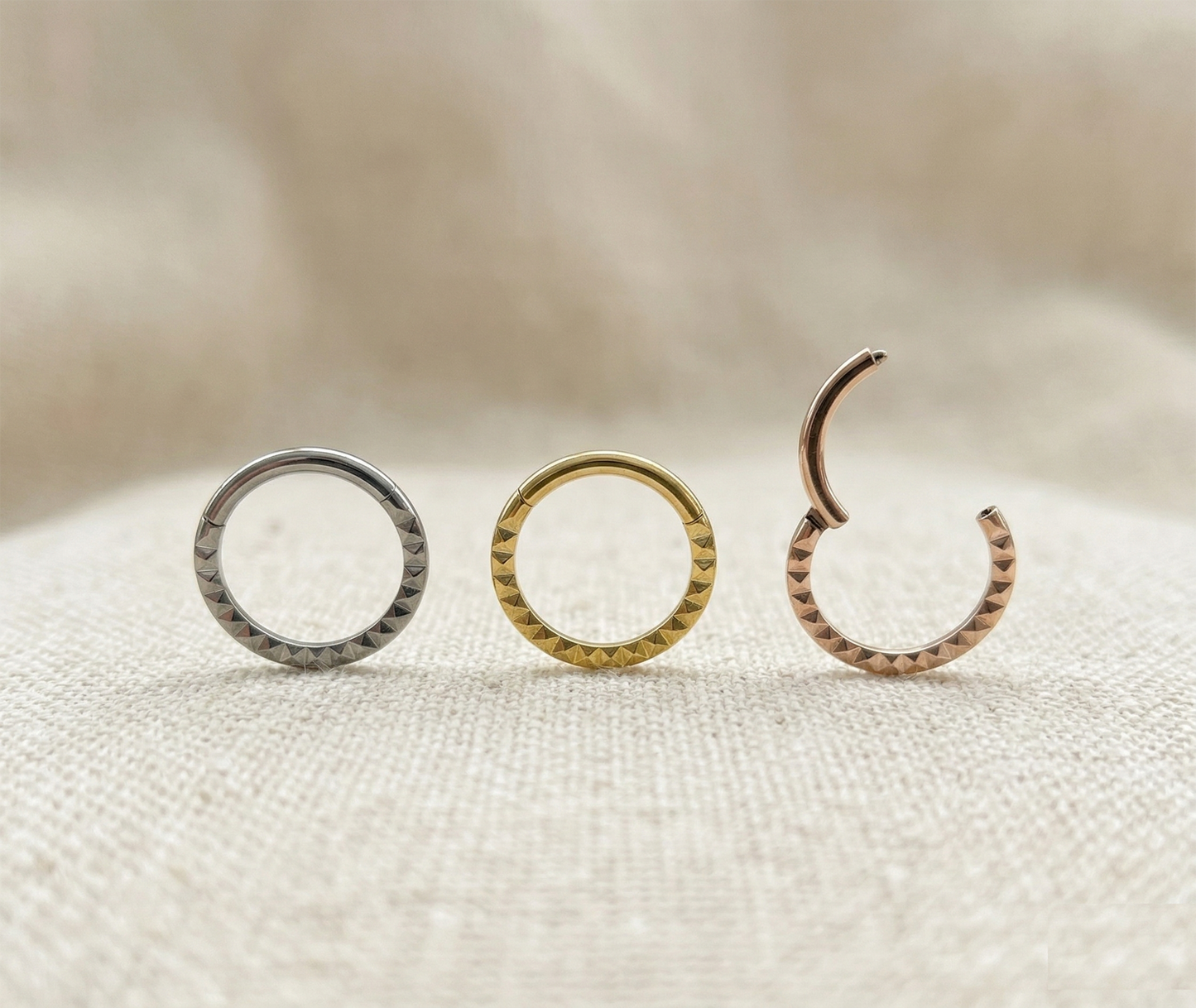Titanium Pyramid Hinged Clicker Hoop 16G