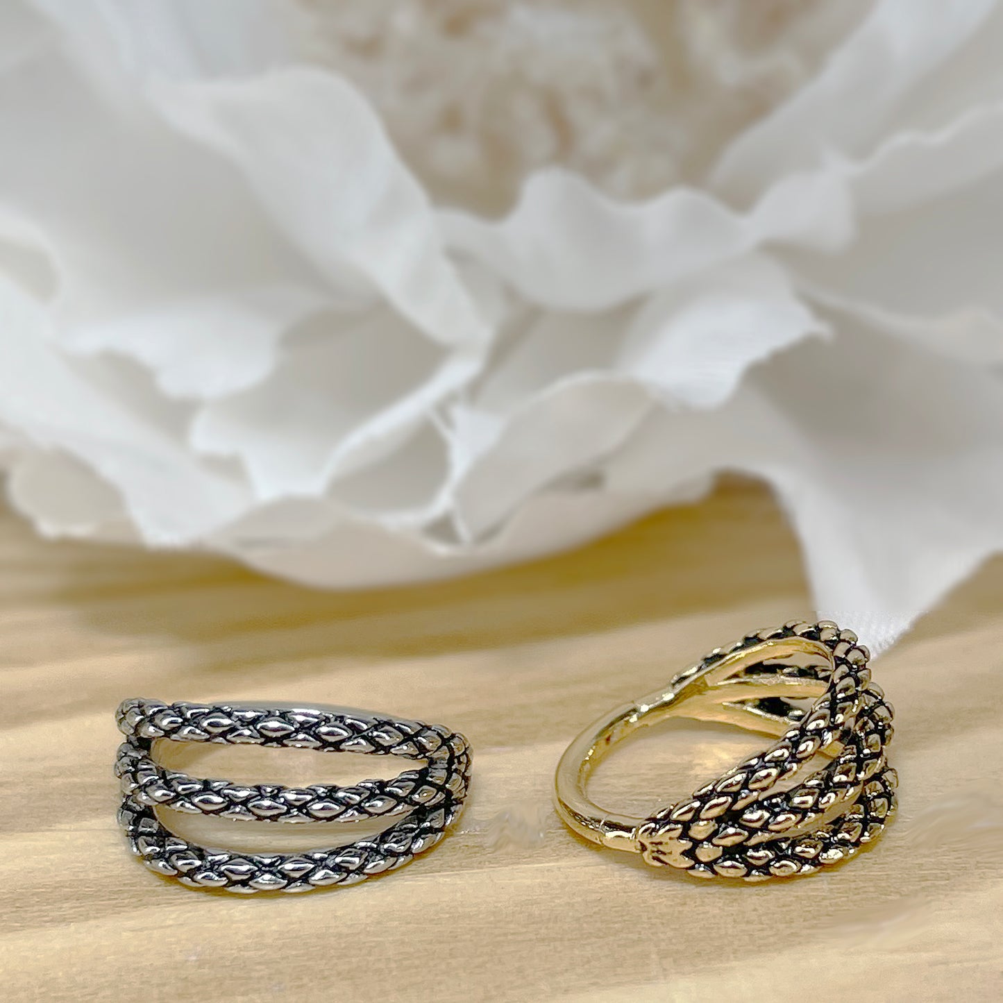 ✨ Triple Hinged Hoop with Oxidized Lizard Pattern