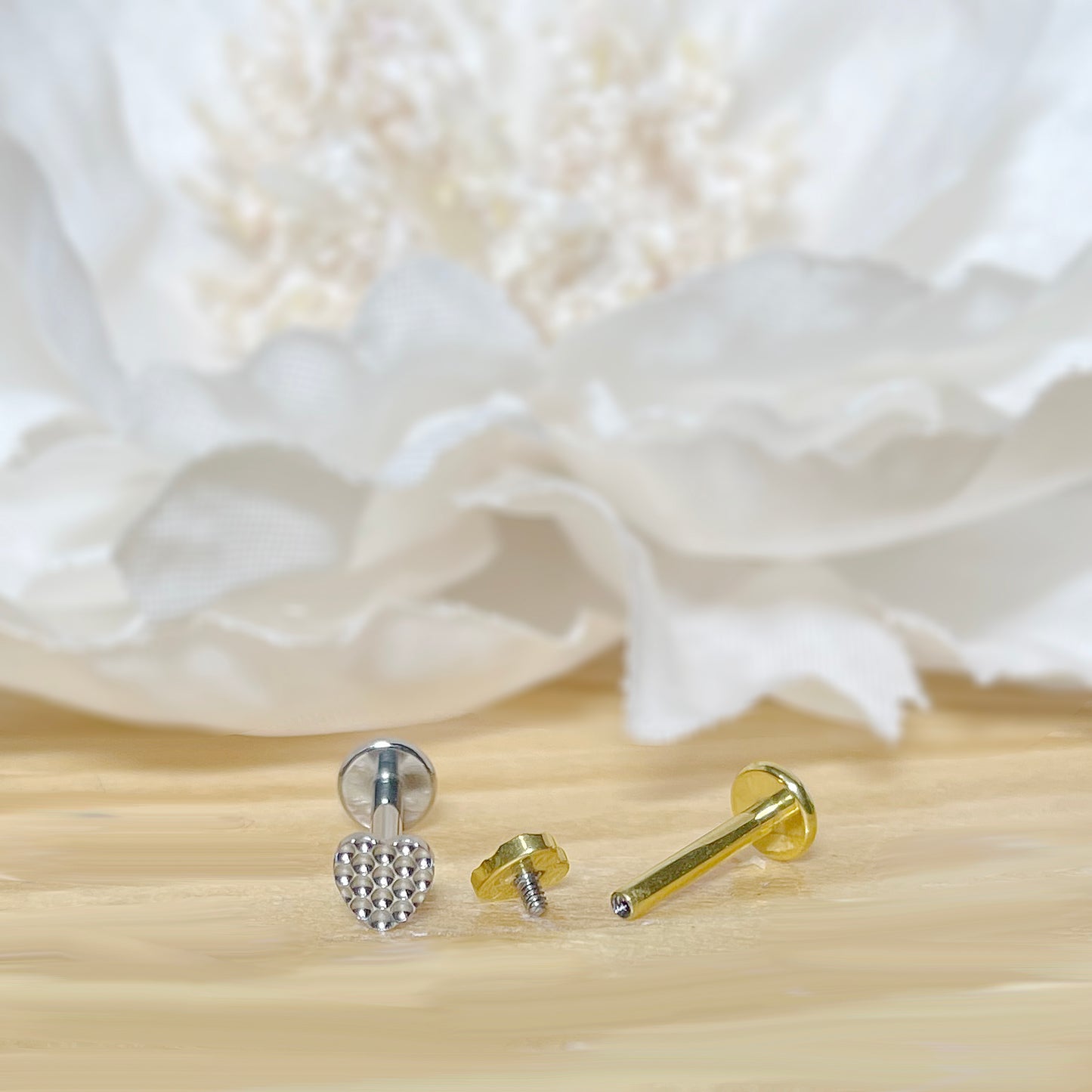 ✨ Titanium Heart Top Internally Threaded Labret 16G