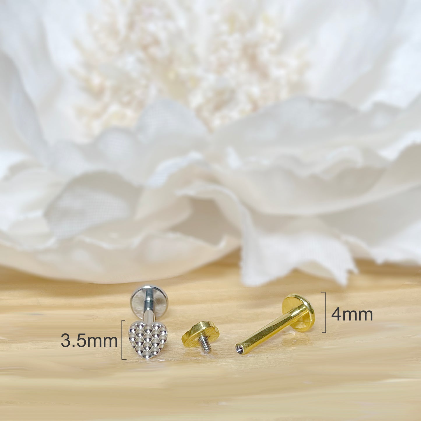 ✨ Titanium Heart Top Internally Threaded Labret 16G