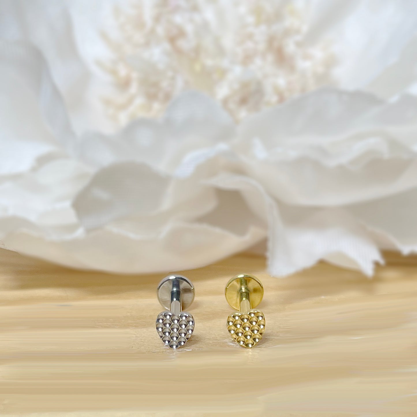 ✨ Titanium Heart Top Internally Threaded Labret 16G