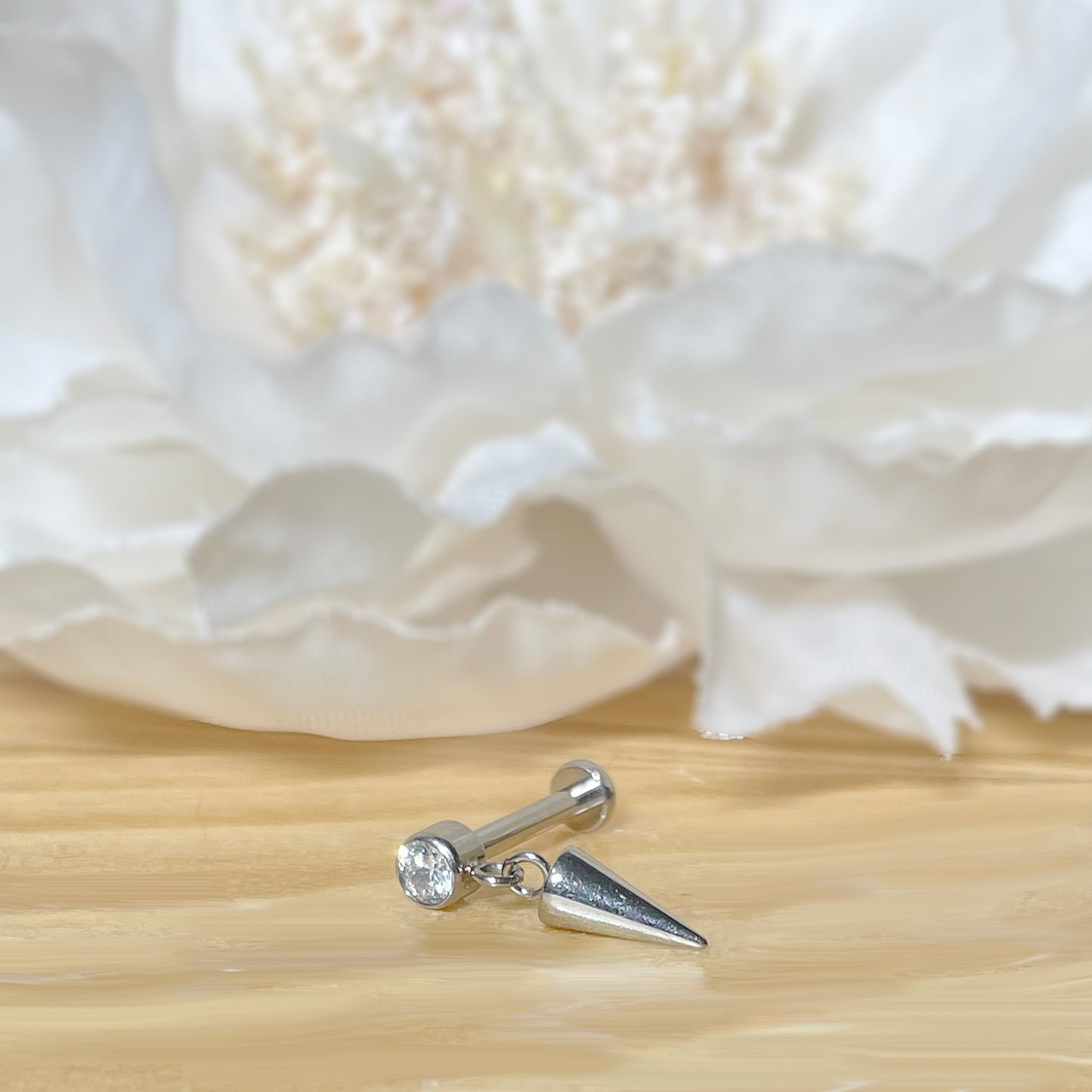 ✨ Titanium CZ Dangle with Dangle Cone Internally Threaded Labret 16G