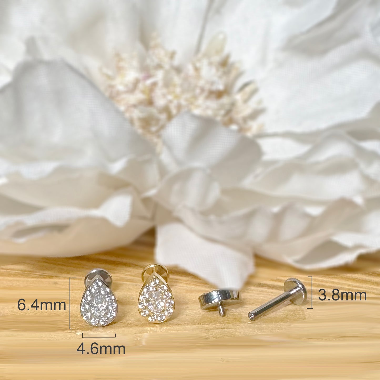 ✨ Titanium Teardrop CZ Top Internally Threaded Labret 16G