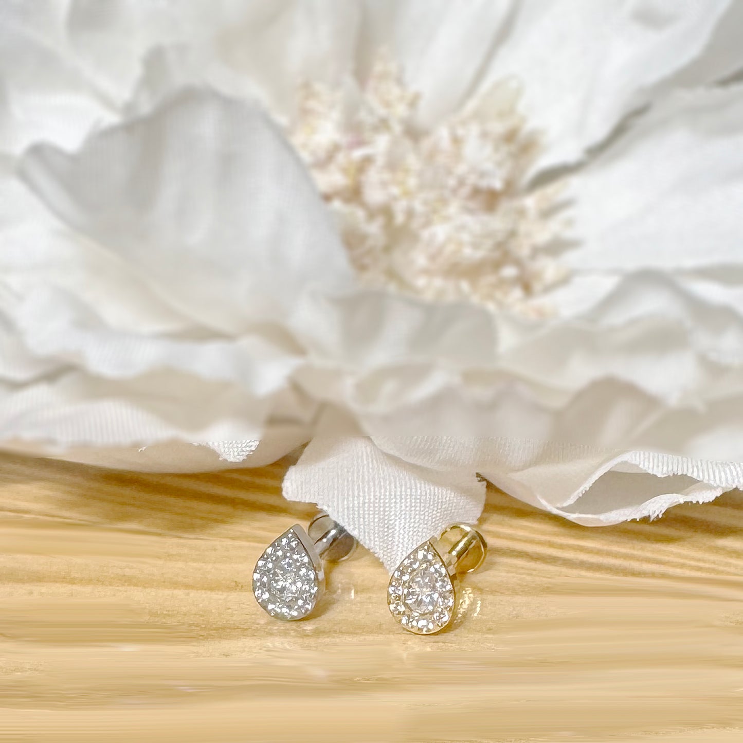 ✨ Titanium Teardrop CZ Top Internally Threaded Labret 16G