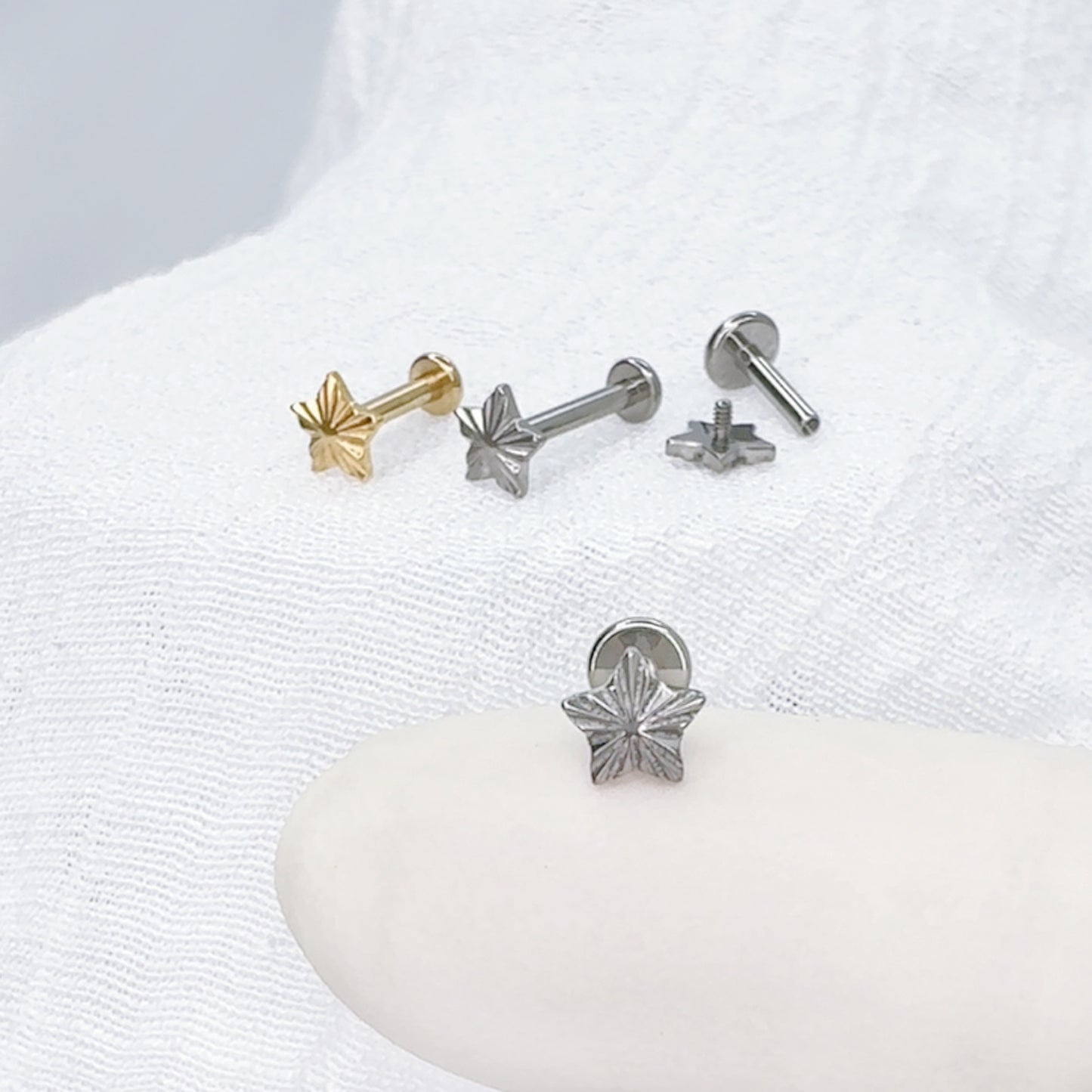 ✨ Titanium Star Top Internally Threaded Labret 16G
