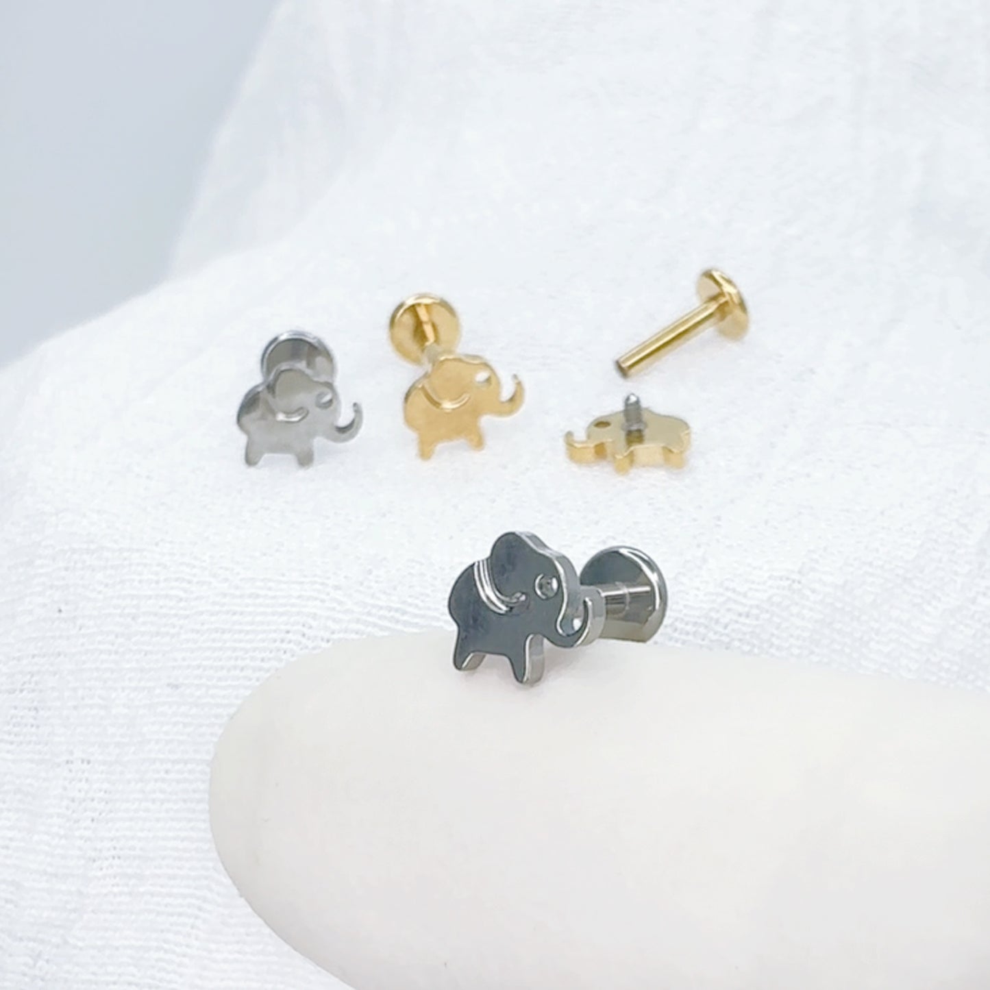 ✨ Titanium Elephant Top Internally Threaded Labret 16G