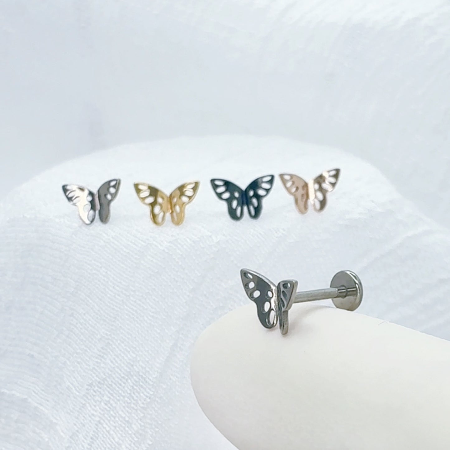 ✨ Titanium Butterfly Top Threadless Labret