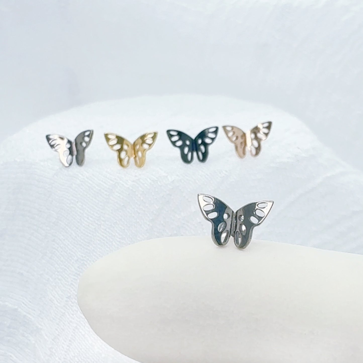 ✨ Titanium Butterfly Top Threadless Labret