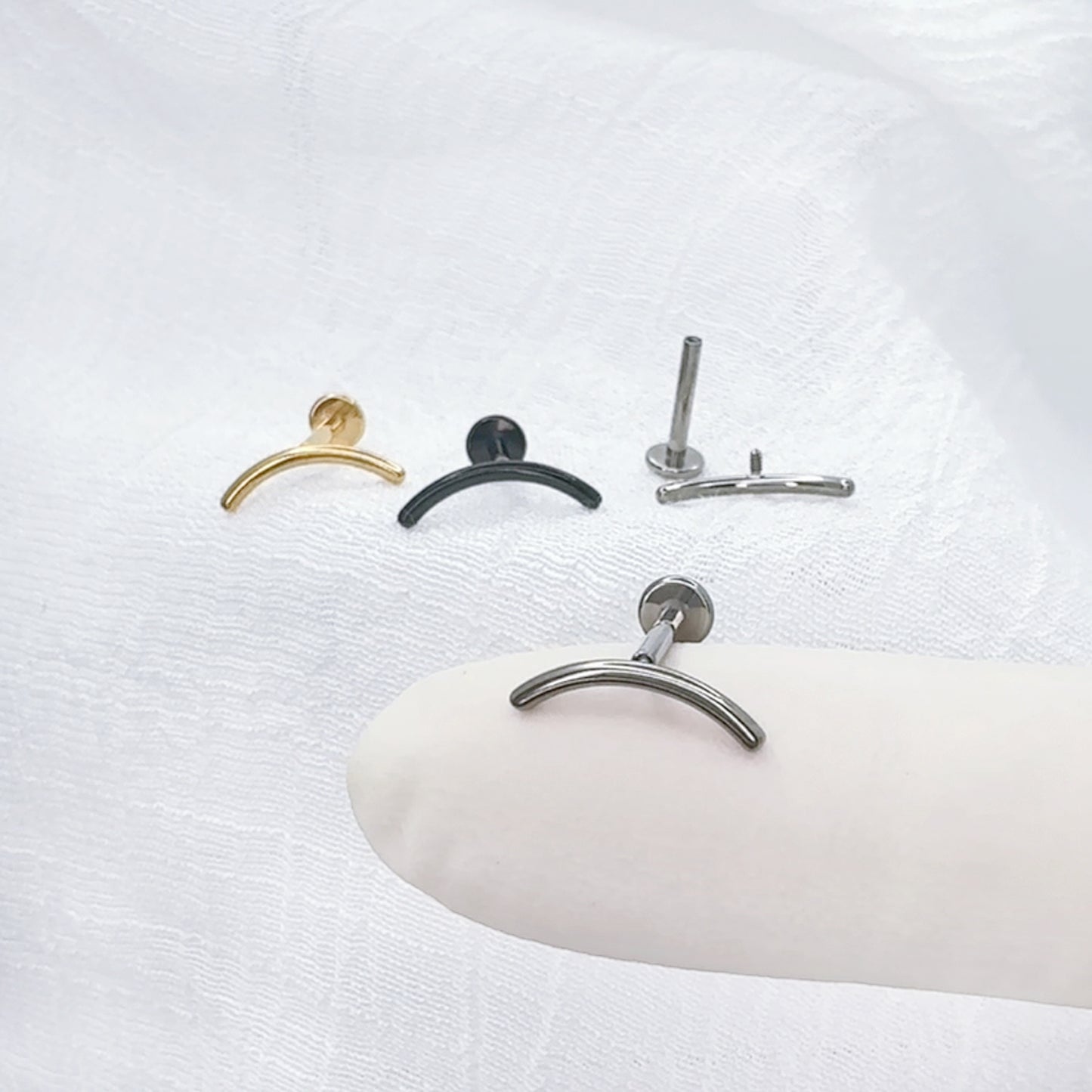 ✨ Titanium Curved Bar Top Internally Threaded Labret 16G