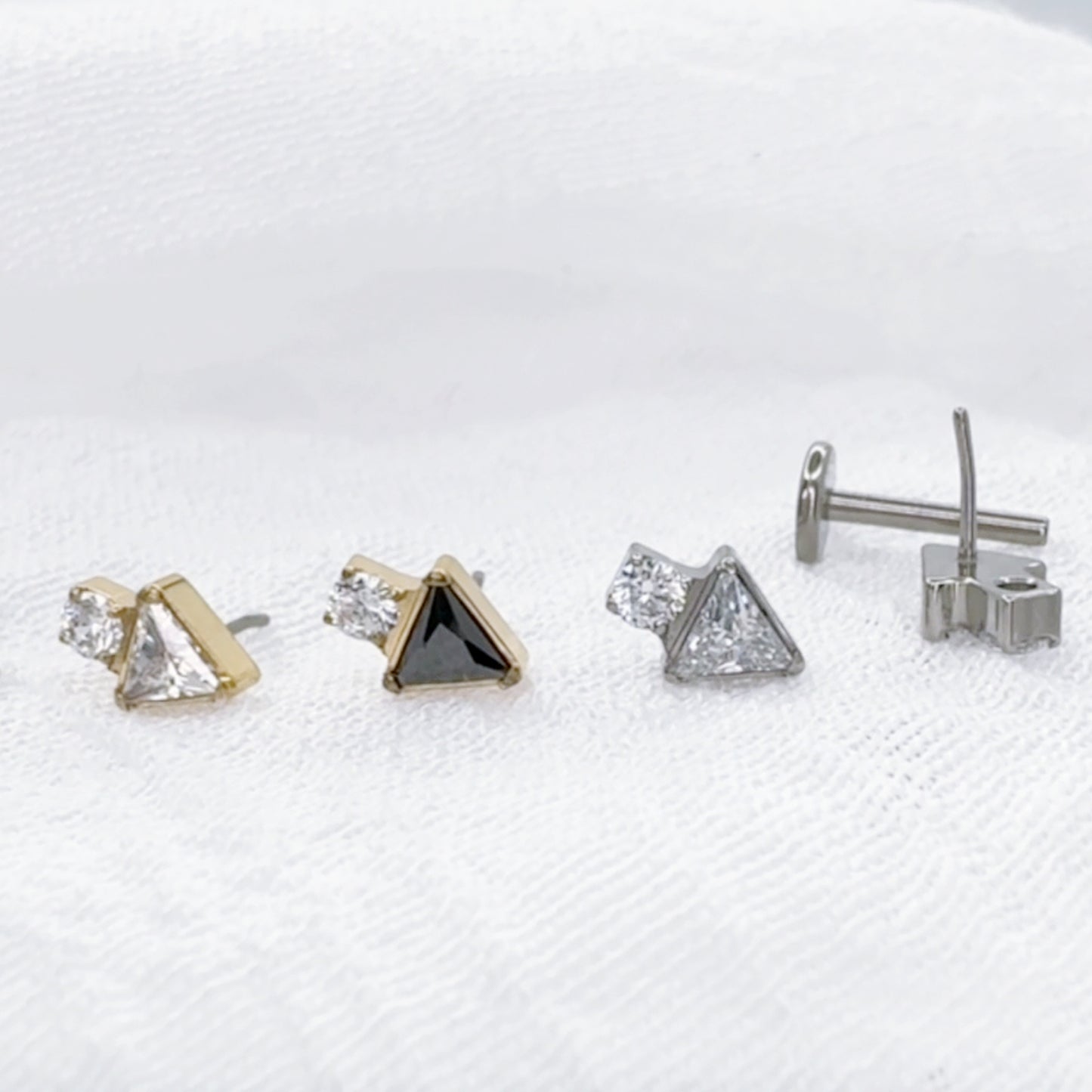 ✨ Titanium Threadless Push In Triangle CZ Labret Stud
