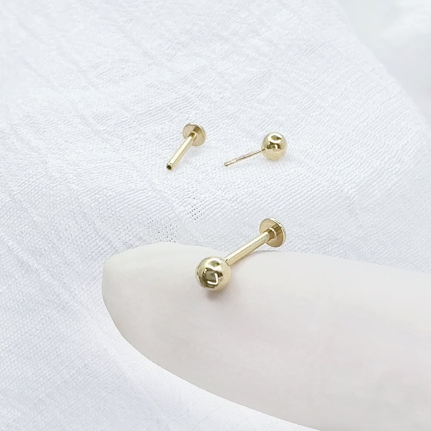 ✨ 14K Solid Yellow Gold 18G Round Ball Top Threadless Labret Stud
