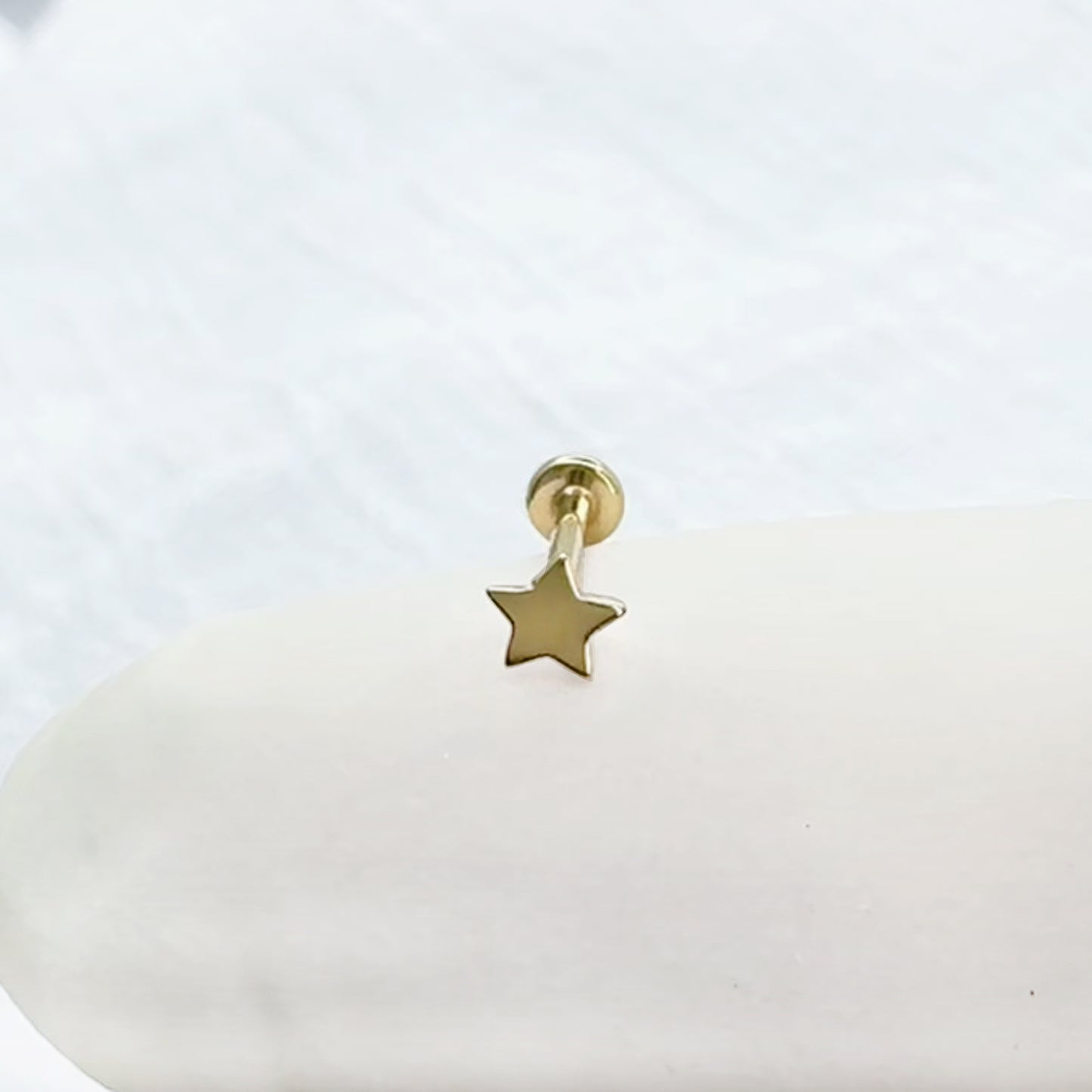 ✨ 14K Solid Yellow Gold 20G Flat Star Top Threadless Labret Stud