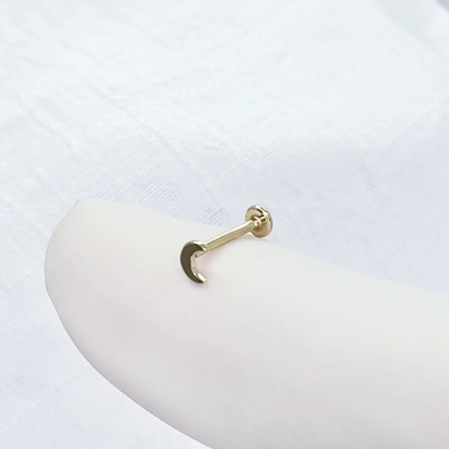 ✨ 14K Solid Yellow Gold 20G Flat Crescent Moon Top Threadless Labret Stud