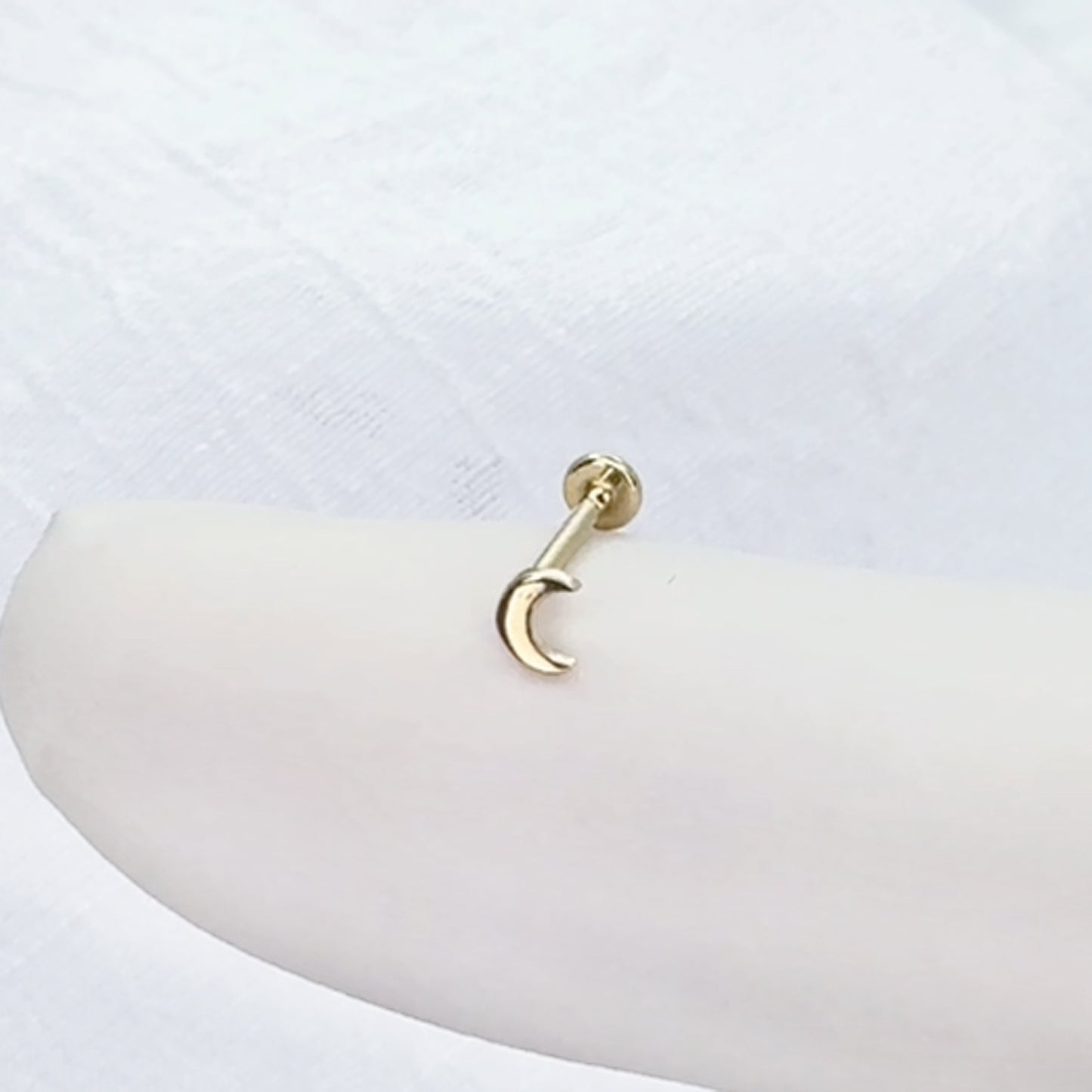 ✨ 14K Solid Yellow Gold 20G Flat Crescent Moon Top Threadless Labret Stud