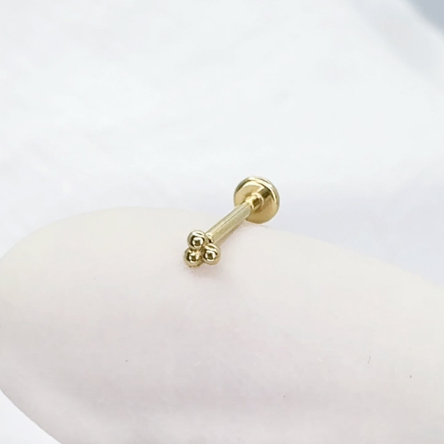 ✨ 14K Solid Yellow Gold 20G Triangular Ball Top Threadless Labret Stud