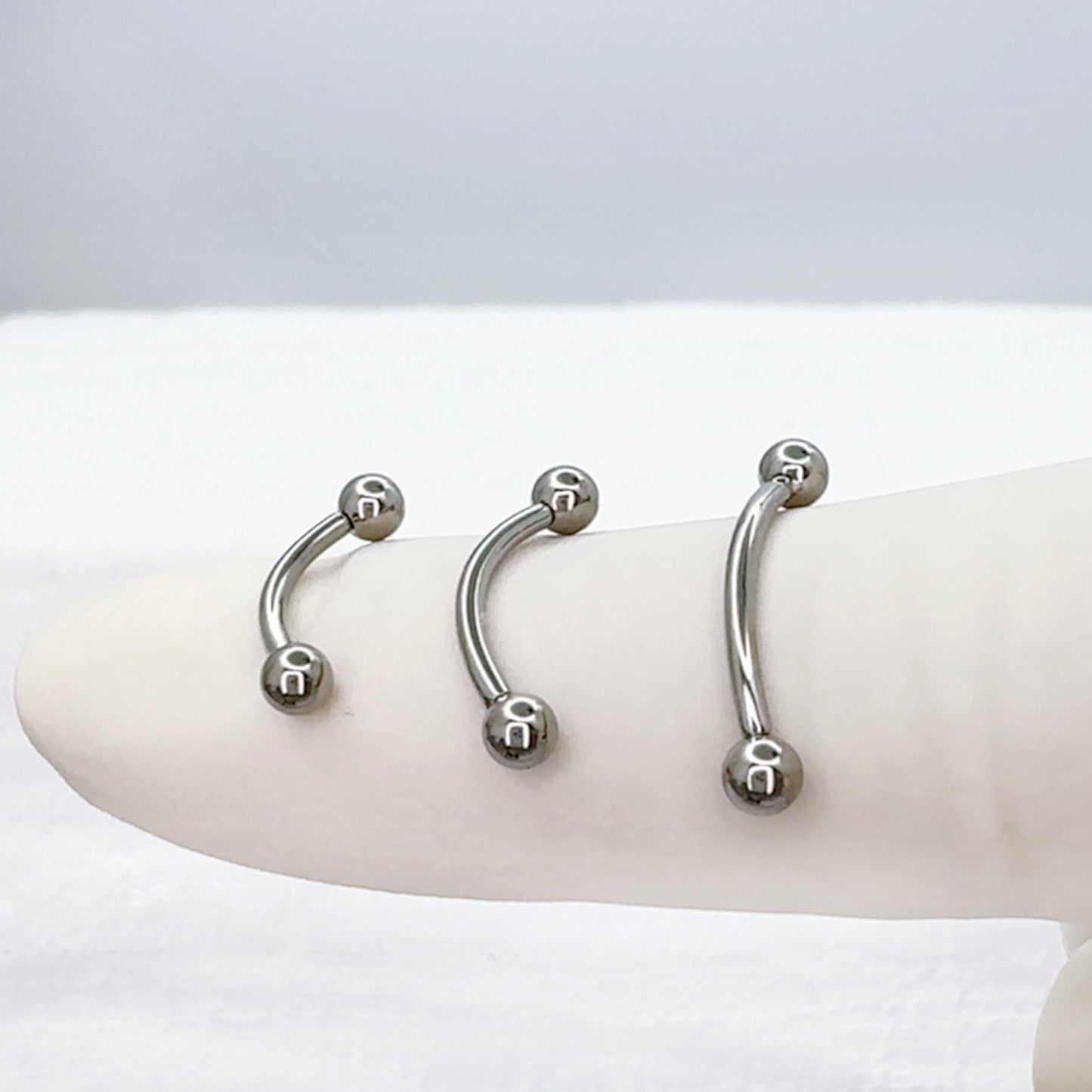 ✨ Titanium Threadless Push In Curved Barbell with One Fixed Ball 16G 14G