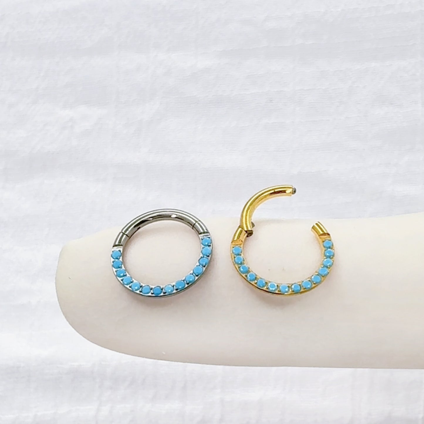 ✨ 16G Titanium Hinged Segment Hoop Ring with Turquoise Front