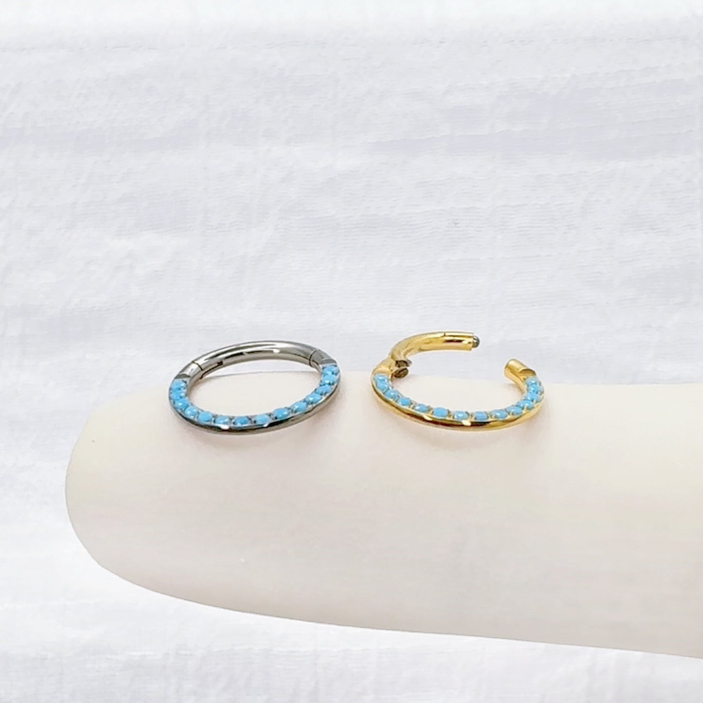 ✨ 16G Titanium Hinged Segment Hoop Ring with Turquoise Front