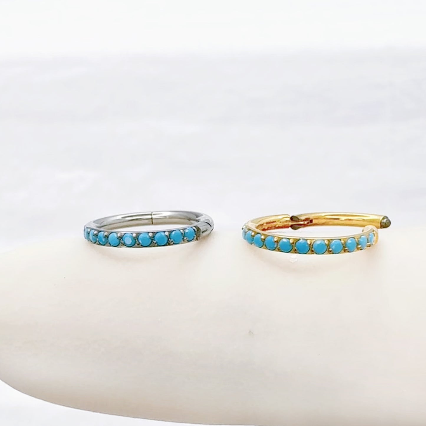 ✨ 16G Titanium Hinged Segment Hoop Ring with Turquoise
