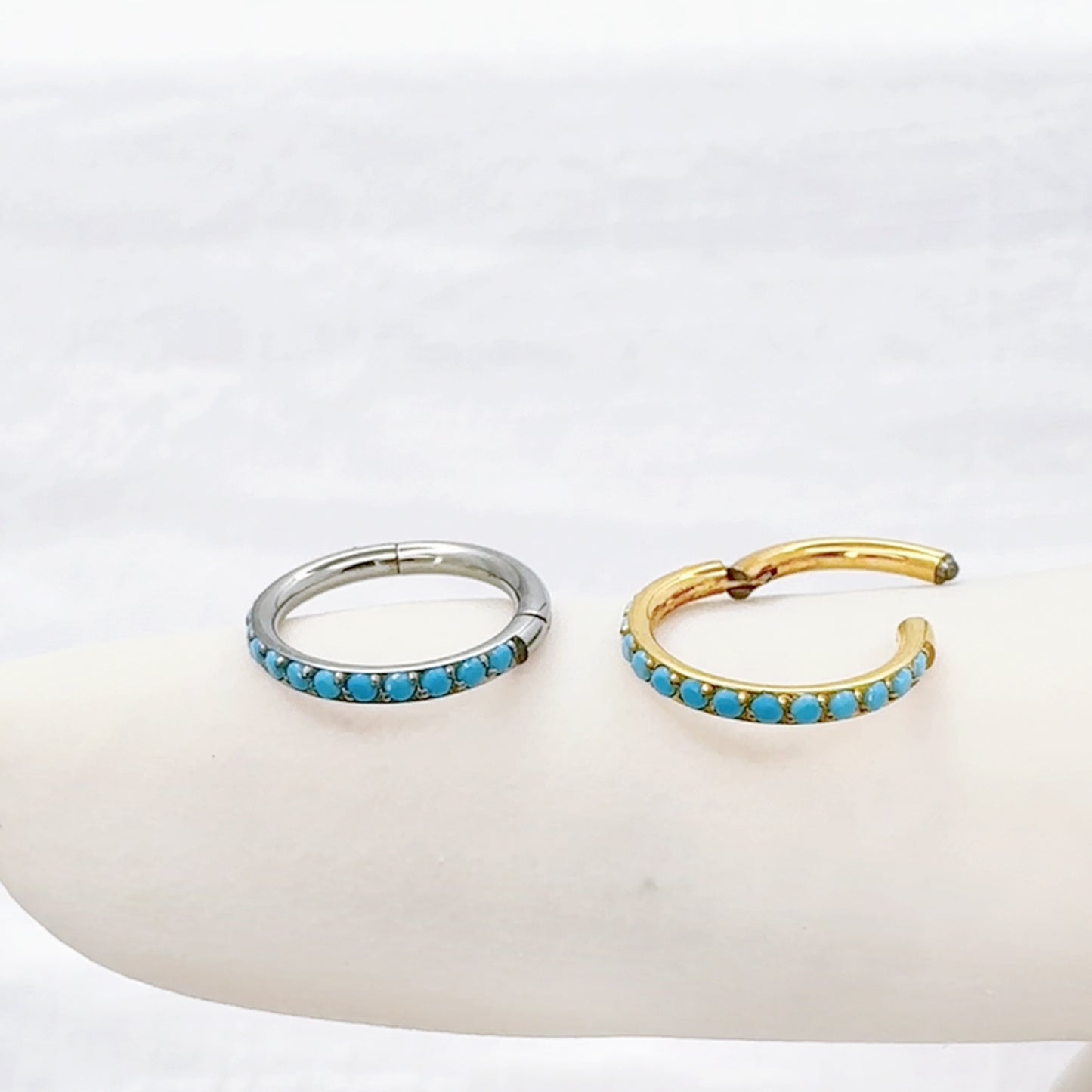 ✨ 16G Titanium Hinged Segment Hoop Ring with Turquoise