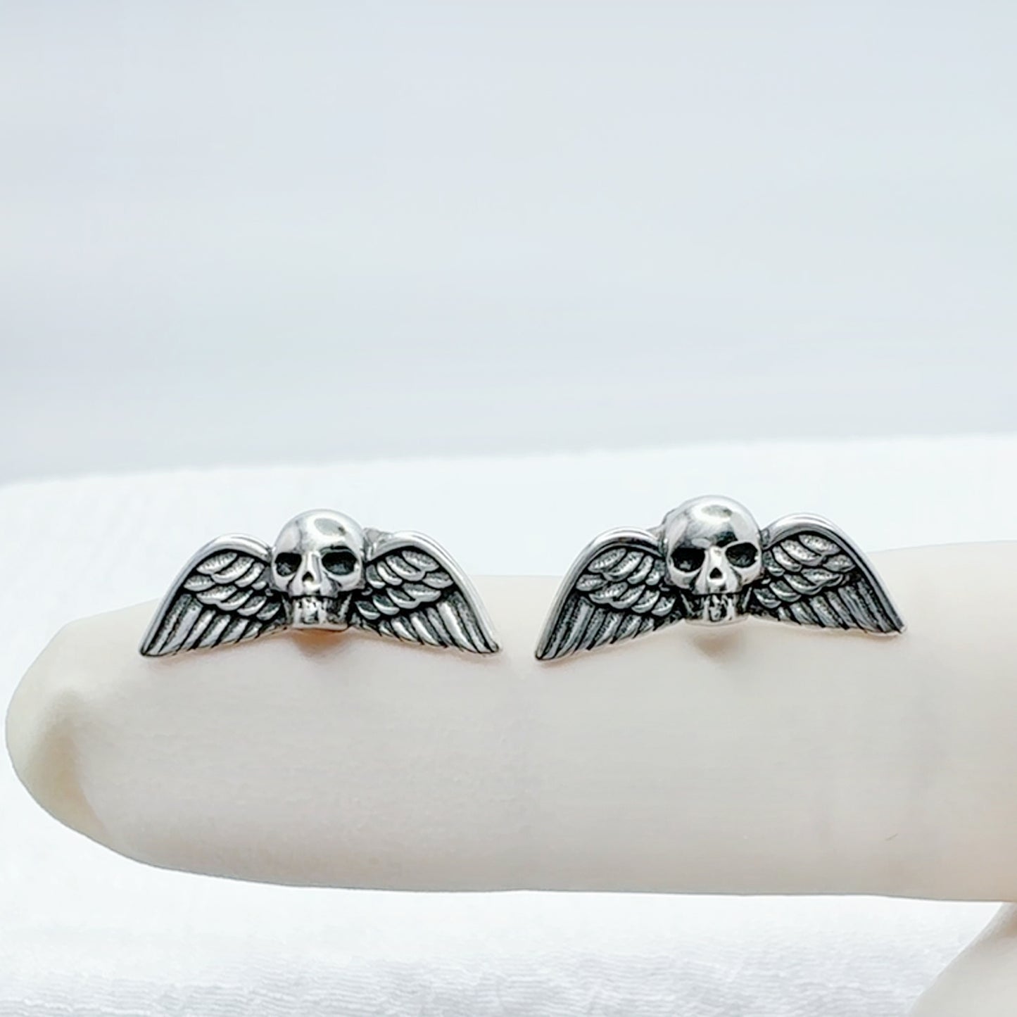 ✨ 925 Silver Skull Wing Stud Earrings