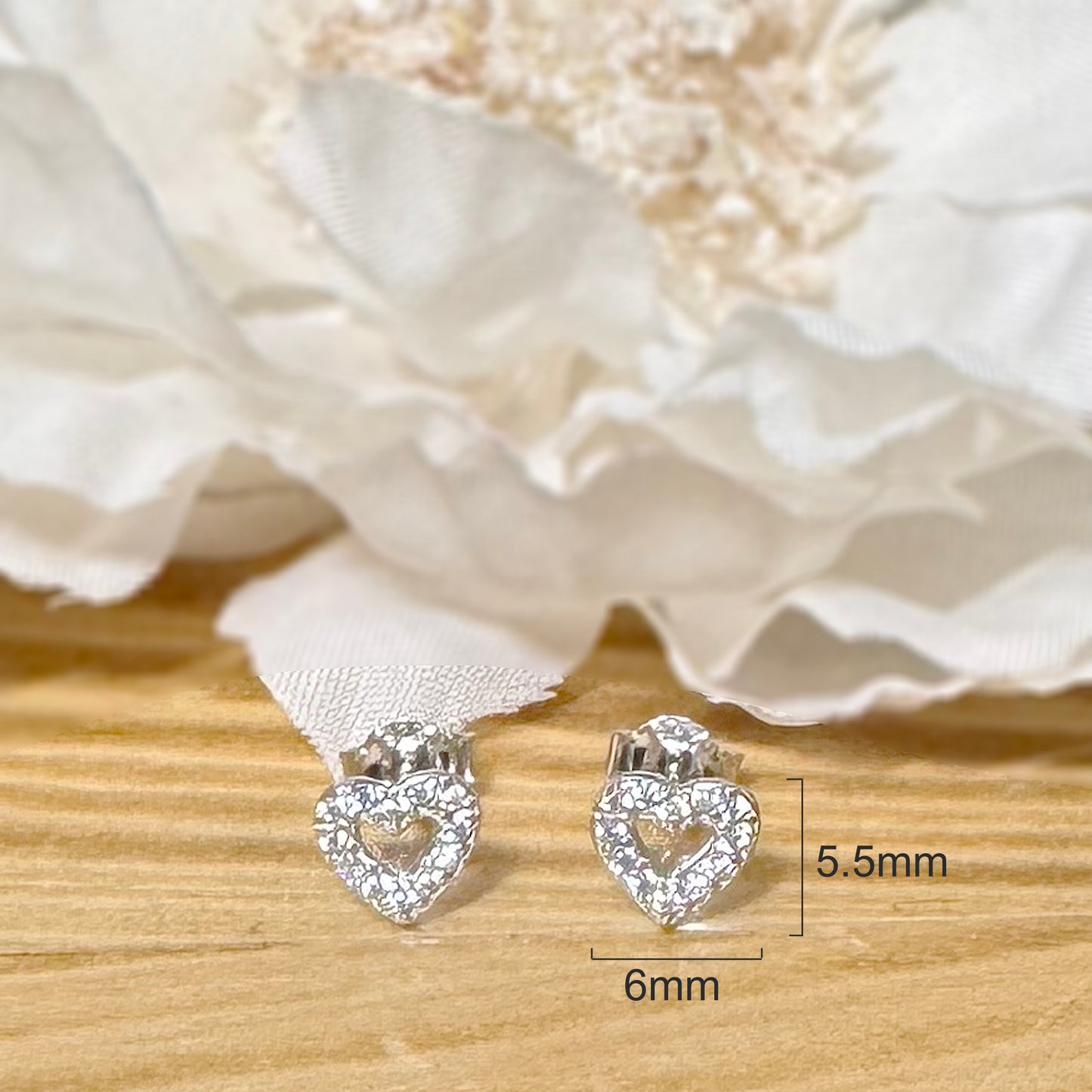 ✨ 925 Silver CZ Heart Stud Earrings