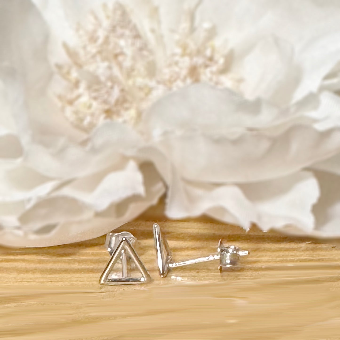 ✨ 925 Silver Triangle Stud Earrings