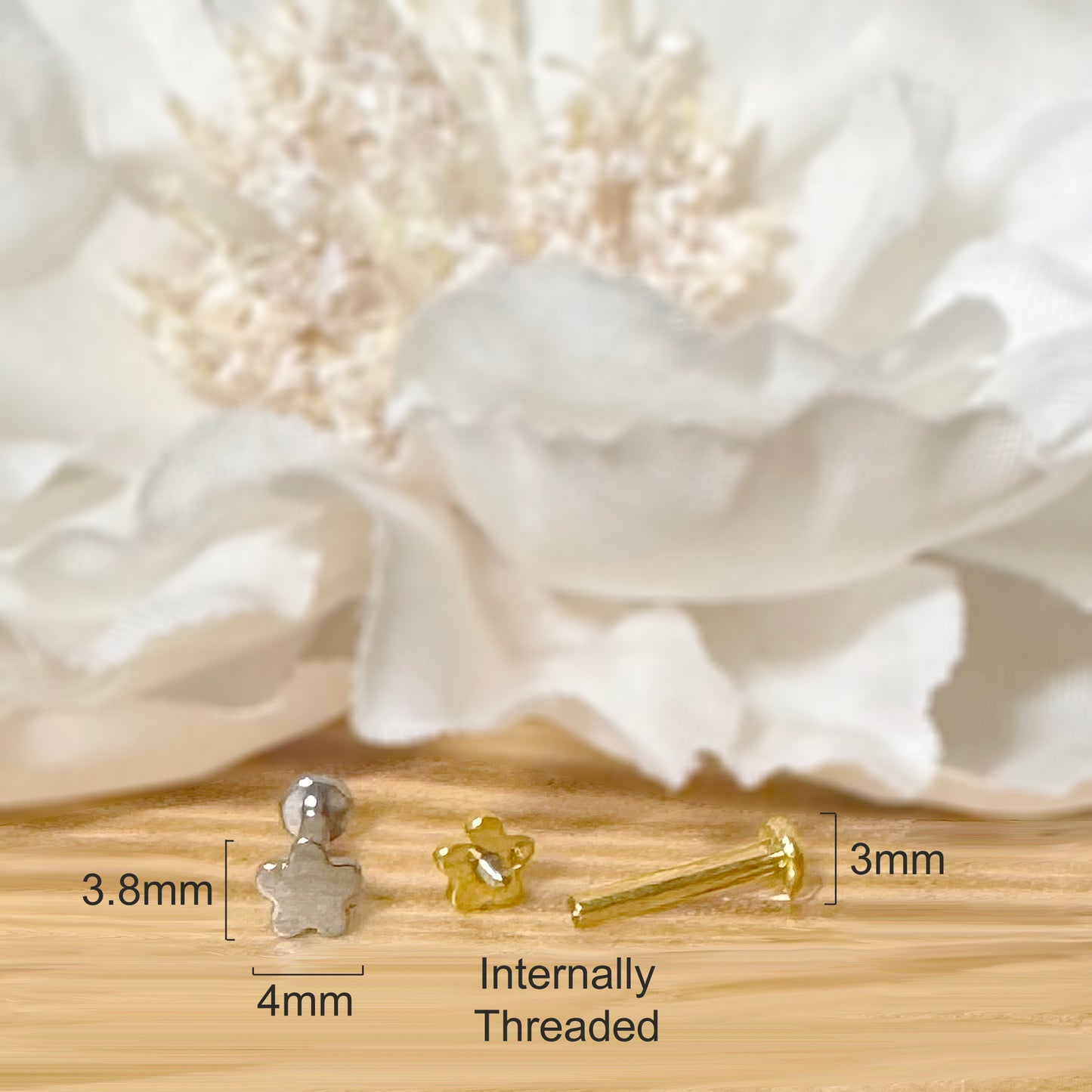 ✨ Titanium 16G Flower Top with Internally Threaded Labret Bar