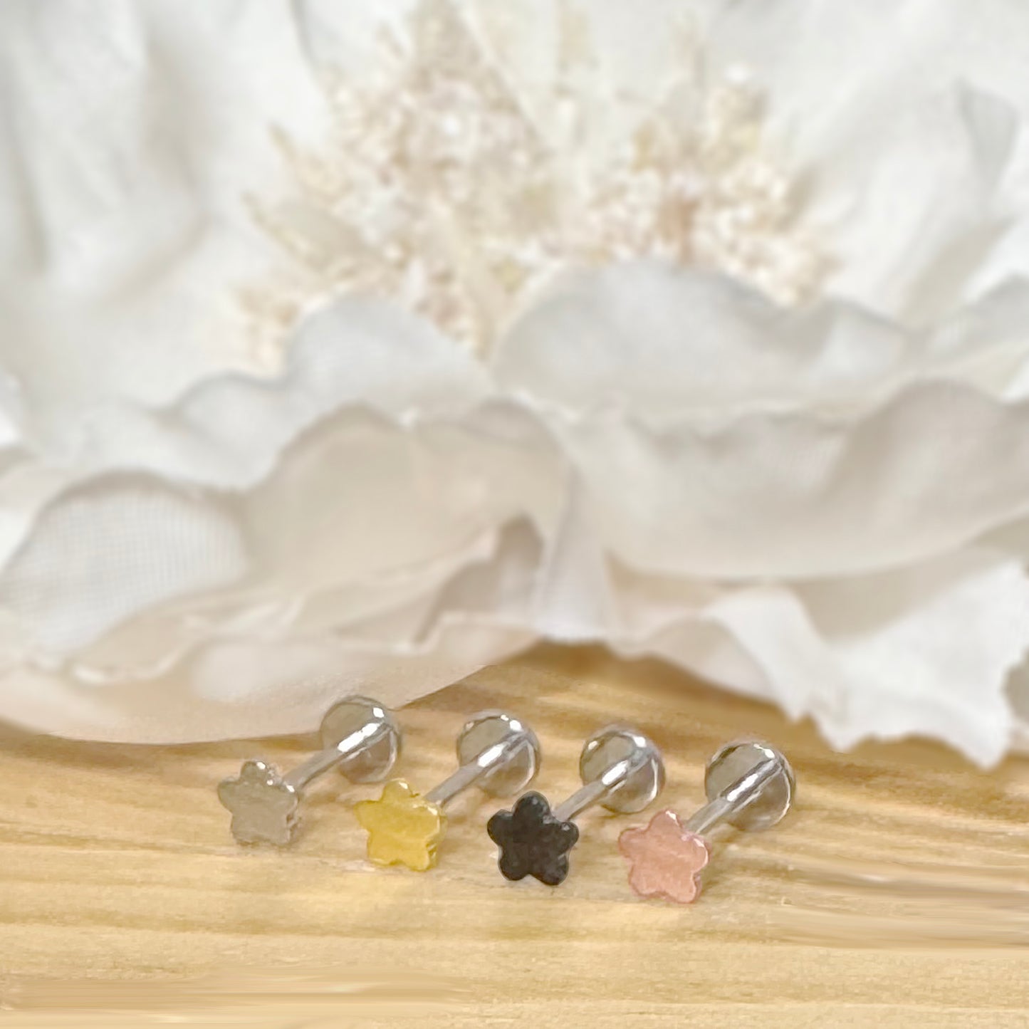 ✨ Titanium Threadless Push In Flower Top Labret Bar Stud