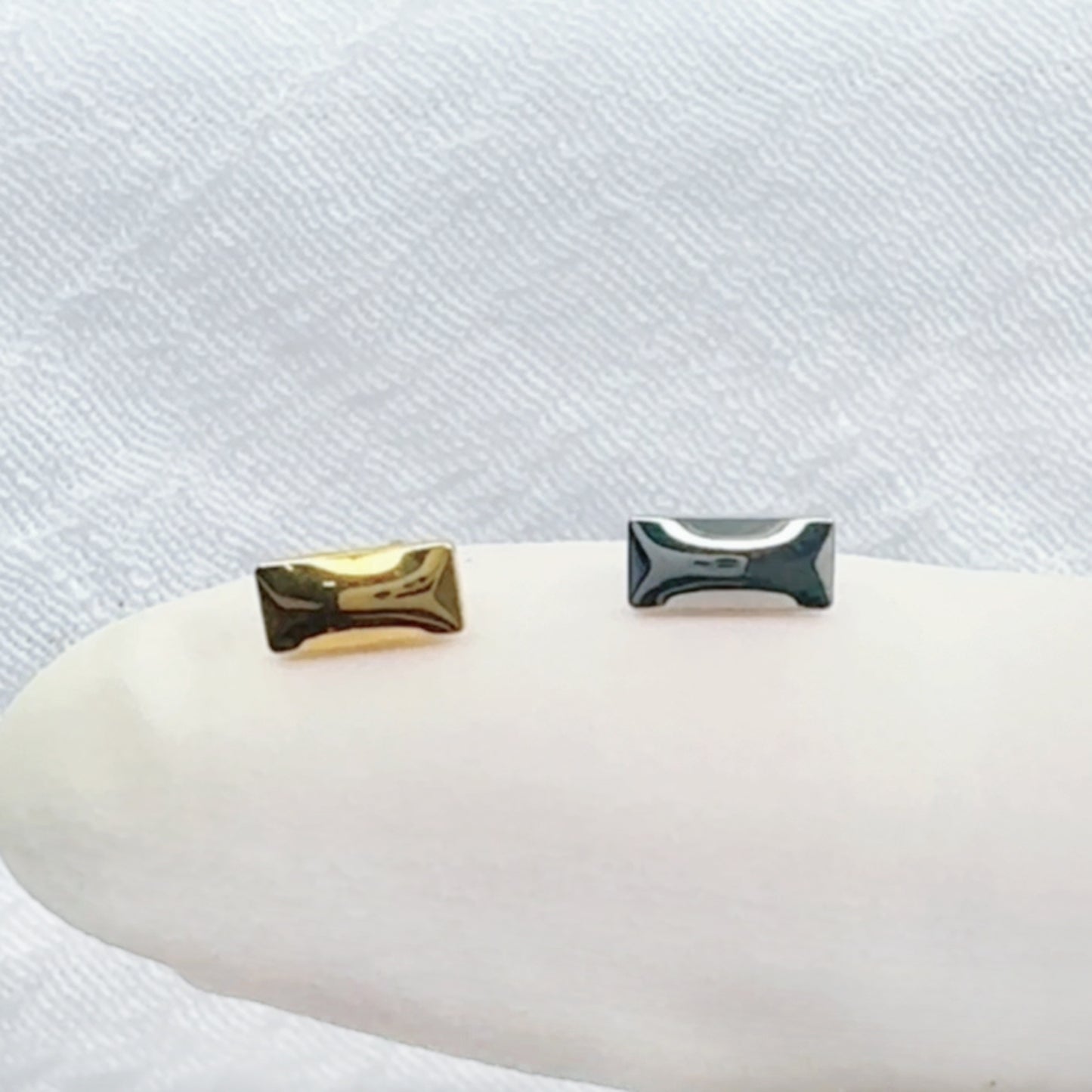 ✨ Titanium Threadless Push In Rounded Rectangle Top Labret Bar Stud