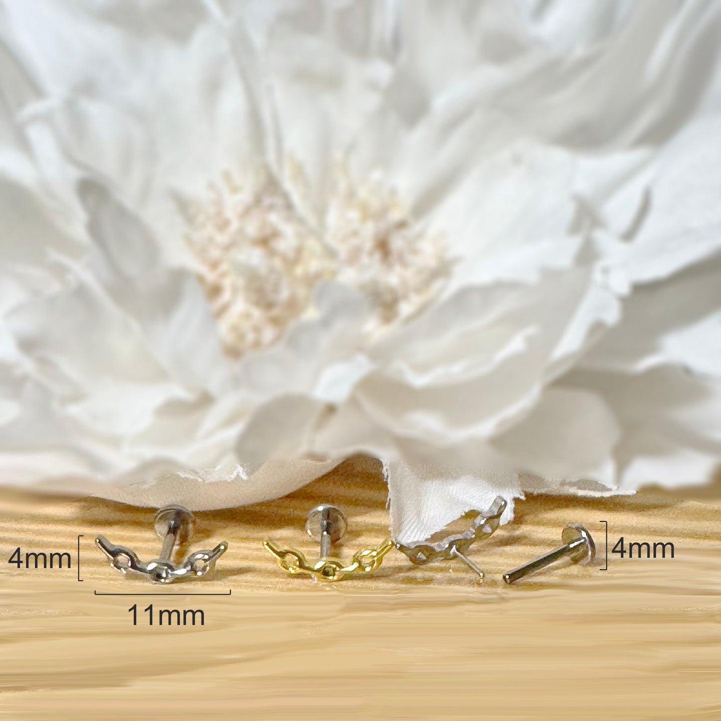 ✨ Titanium Threadless Push In Curved Chain Link Top Labret Bar Stud