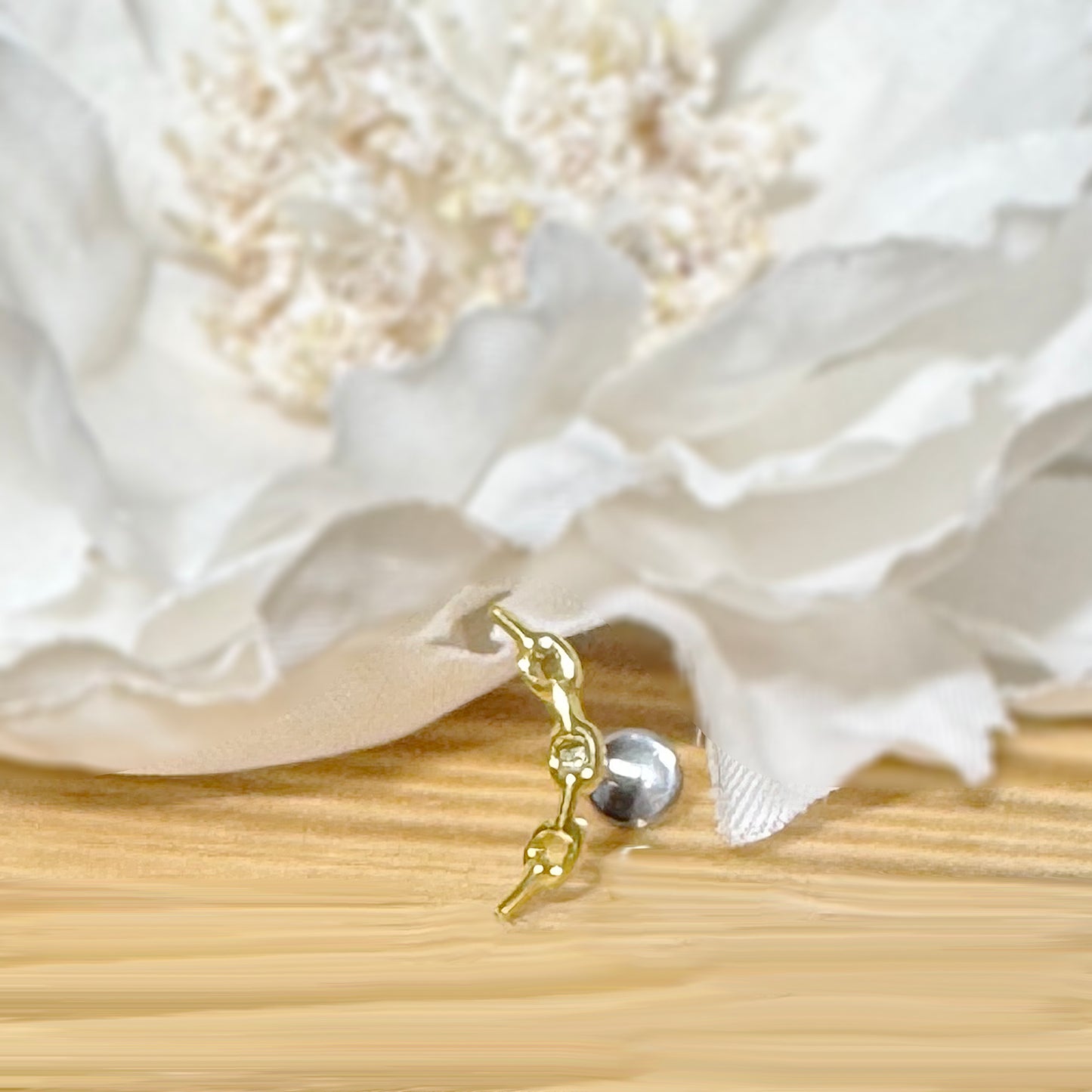 ✨ Titanium Threadless Push In Curved Chain Link Top Labret Bar Stud