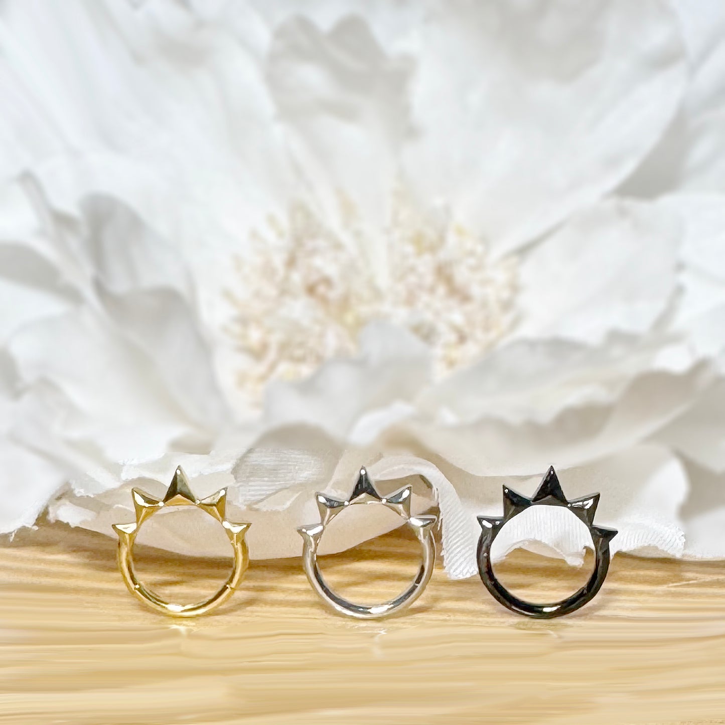 ✨ 316L Surgical Steel Pyramid Hinged Segment Hoop Clicker Ring 16G 8mm