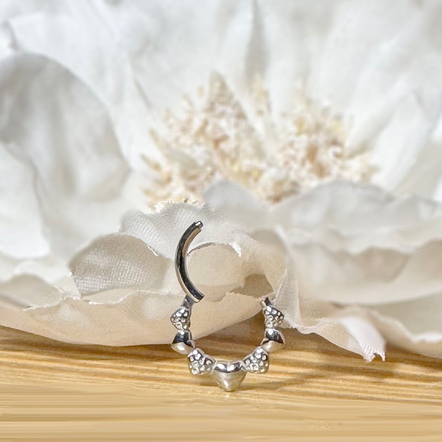 ✨ 316L Surgical Steel Hearts Hinged Segment Hoop Clicker Ring 16G 8mm