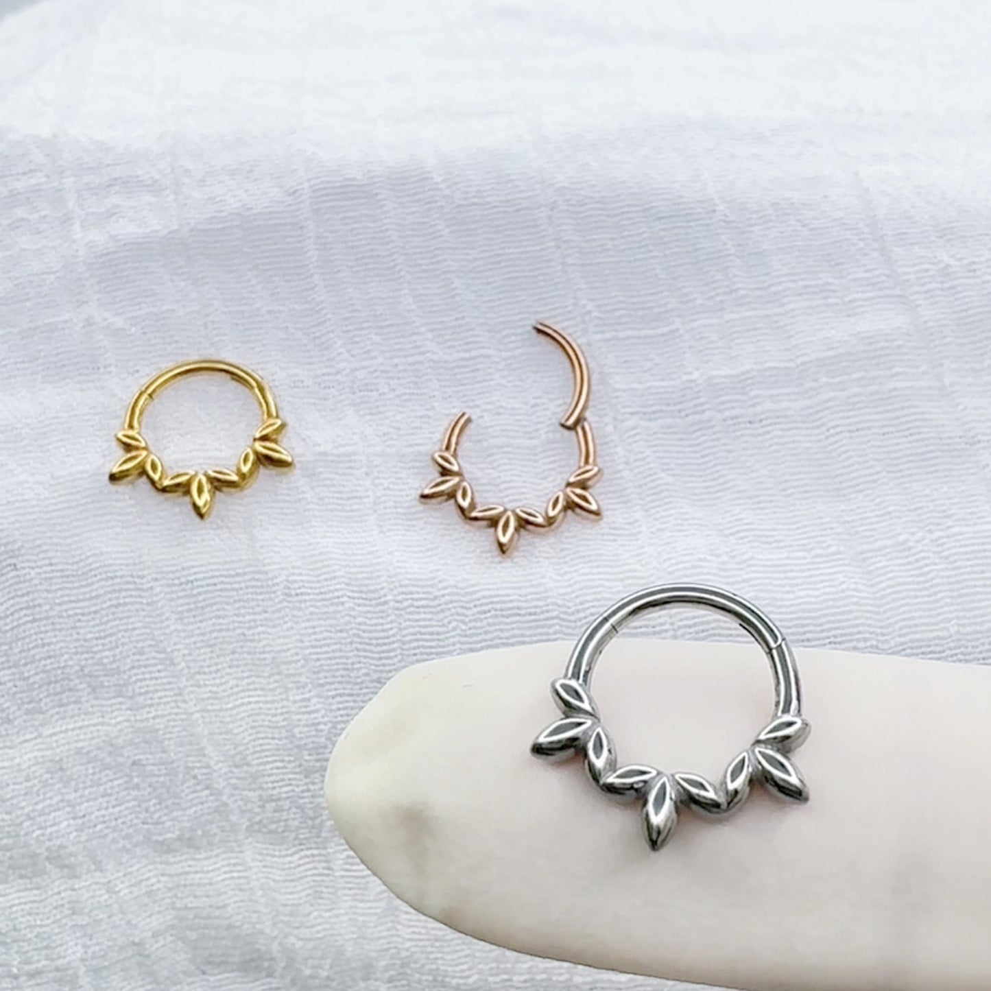 ✨ 316L Surgical Steel Leaf Vine Hinged Segment Hoop Clicker Ring 16G 8mm