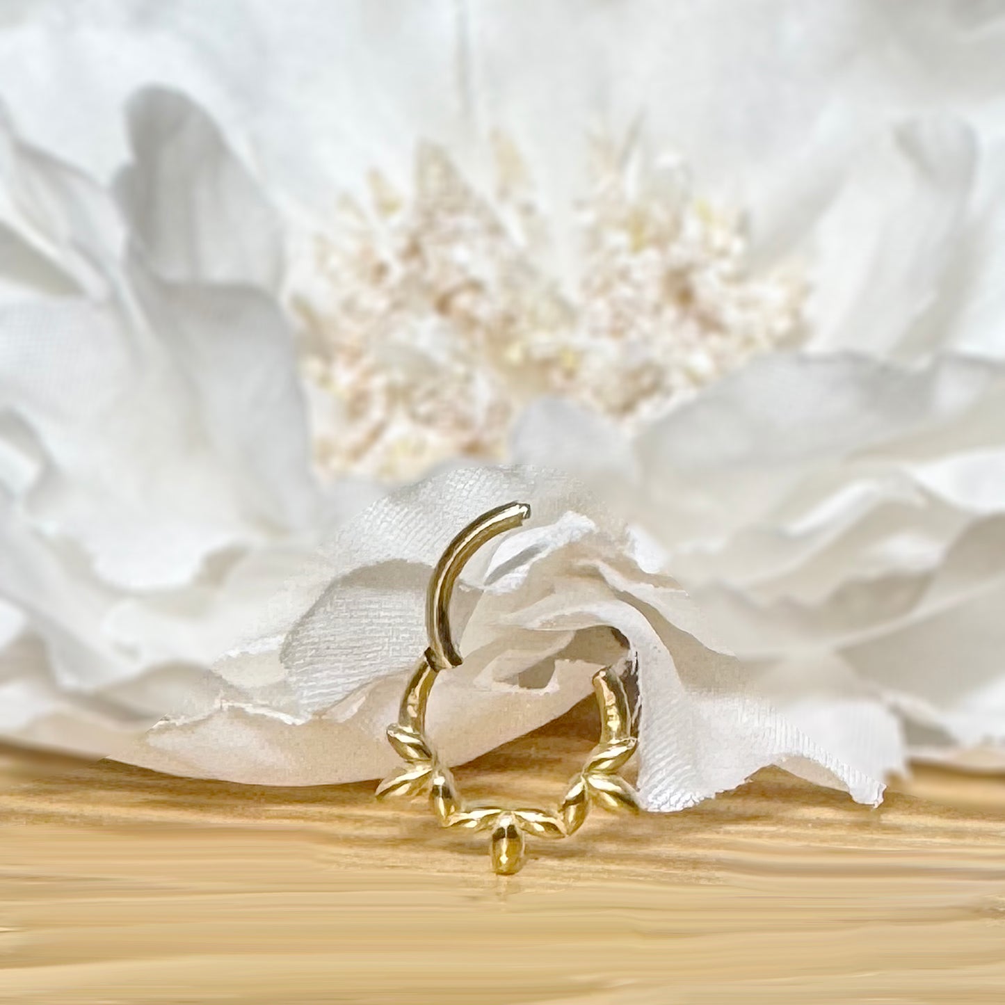 ✨ 316L Surgical Steel Leaf Vine Hinged Segment Hoop Clicker Ring 16G 8mm