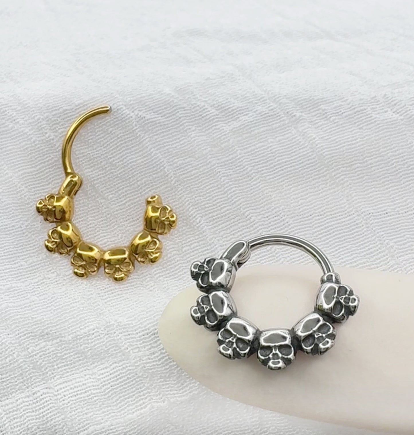 ✨ 316L Surgical Steel Skull Hinged Segment Hoop Clicker Ring 16G