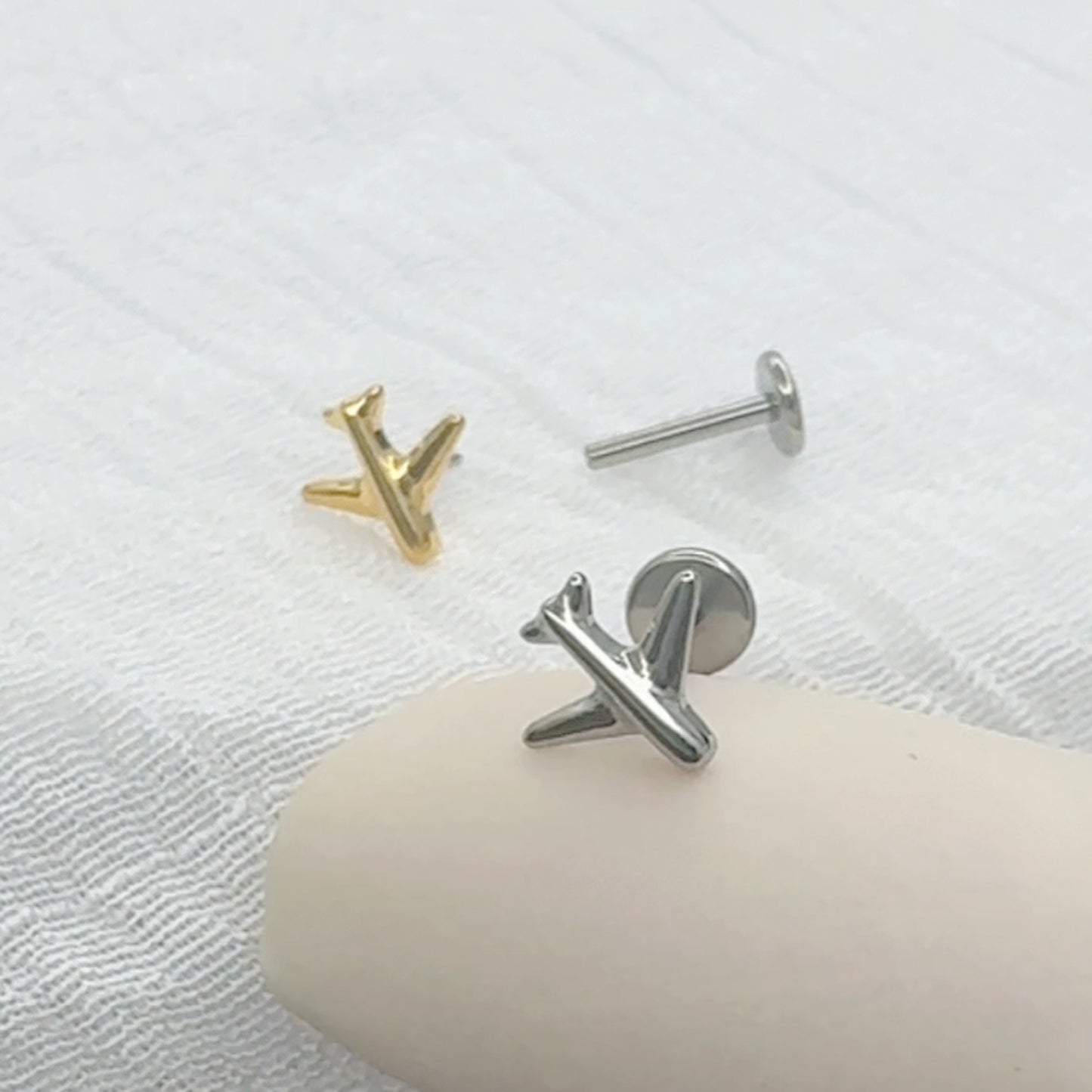 ✨ Titanium Threadless Push In Airplane Top Labret Bar Stud