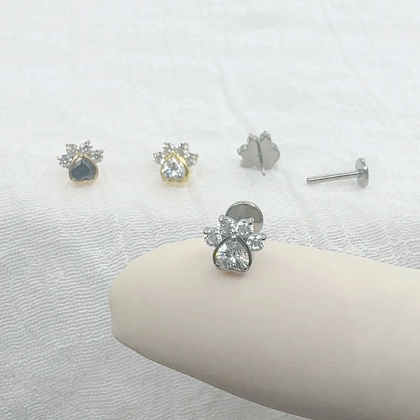 ✨ Titanium Threadless Push In CZ Paw Top Labret Bar Stud