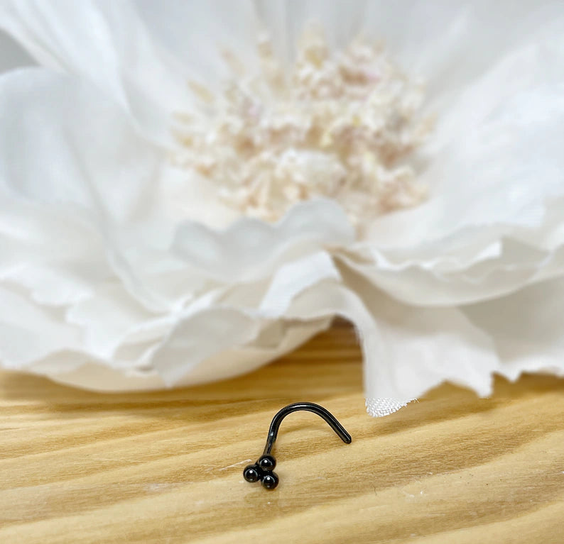 ✨ 3-Ball Triangle Top Screw Nose Ring 20G