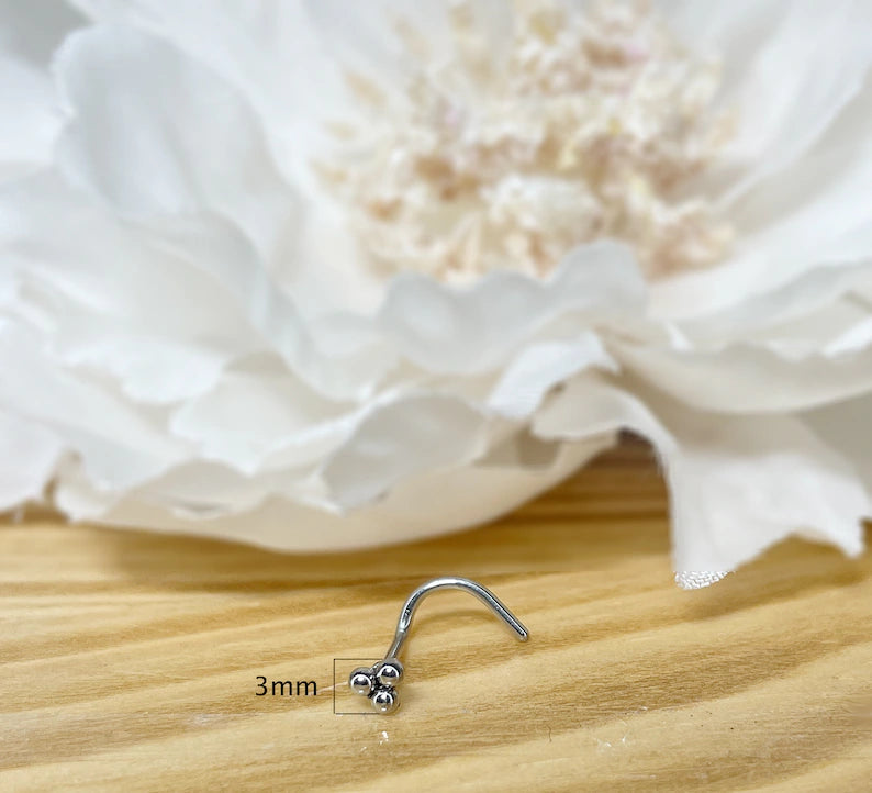 ✨ 3-Ball Triangle Top Screw Nose Ring 20G