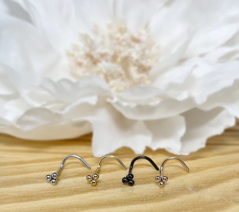 ✨ 3-Ball Triangle Top Screw Nose Ring 20G