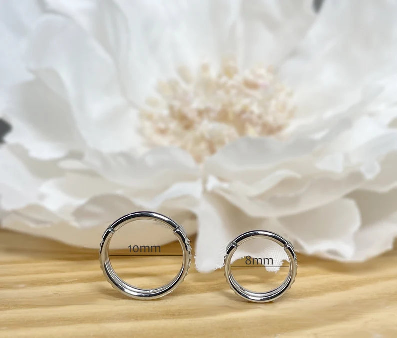 ✨ 16G Double Lined Pyramid Cuts Hinged Clicker Hoop