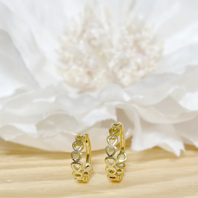 ✨ Stainless Steel Heart Hinged Clicker Hoop 16G