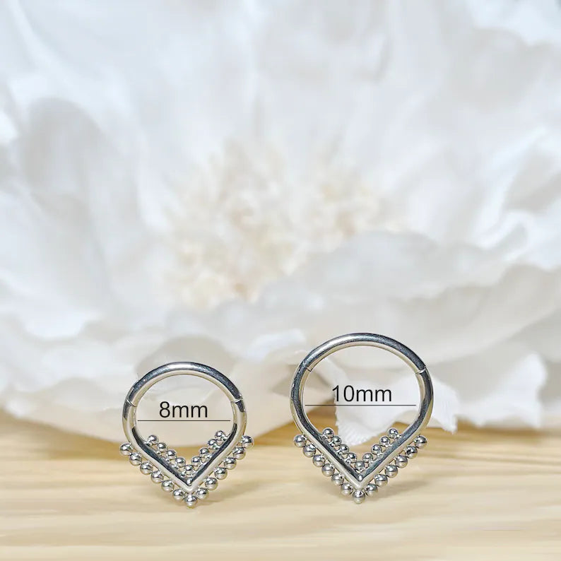 ✨ Titanium Chevron Hinged Clicker Double Beaded Ball 16G