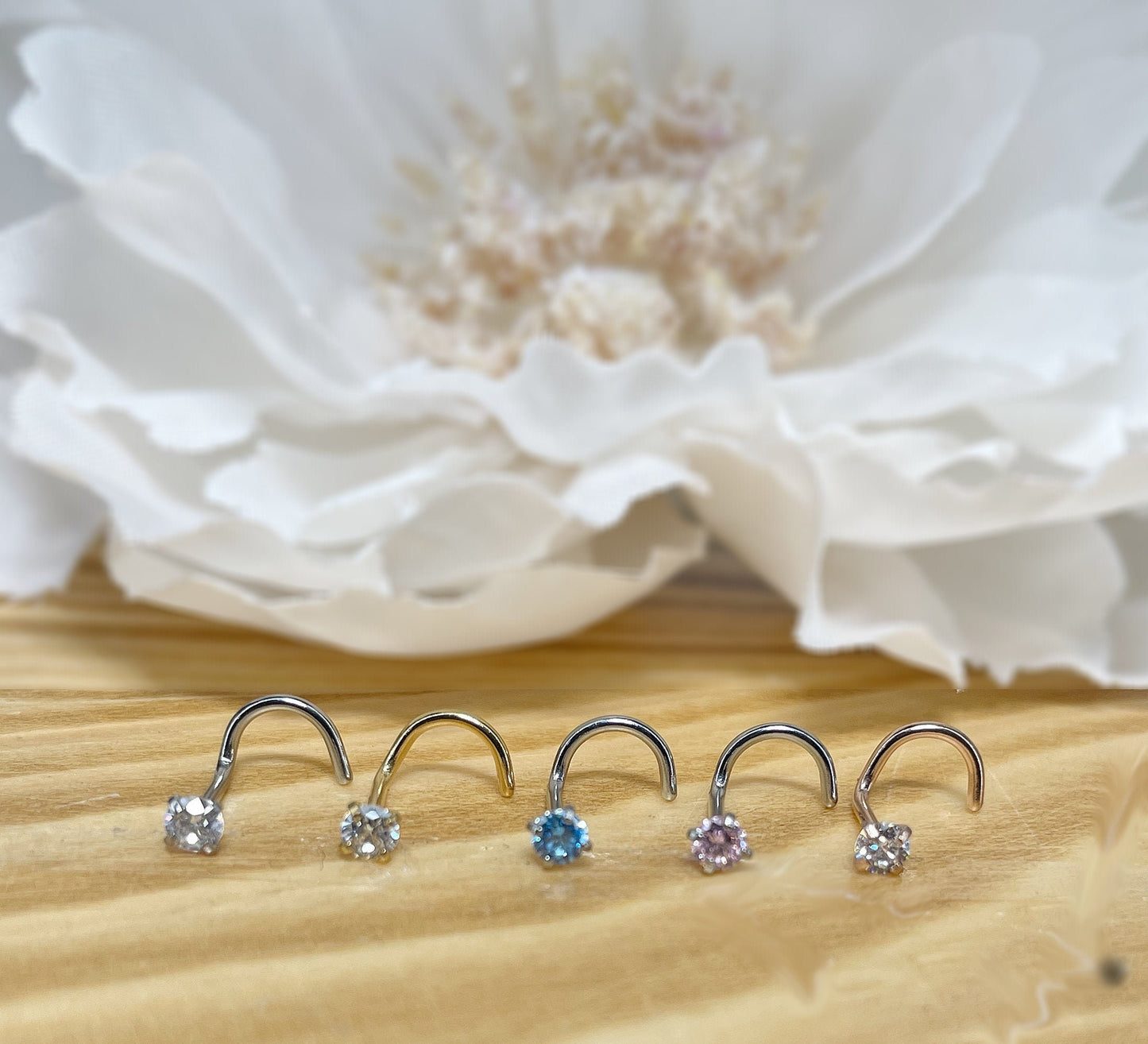 ✨ Round CZ Screw Nose Ring 20G
