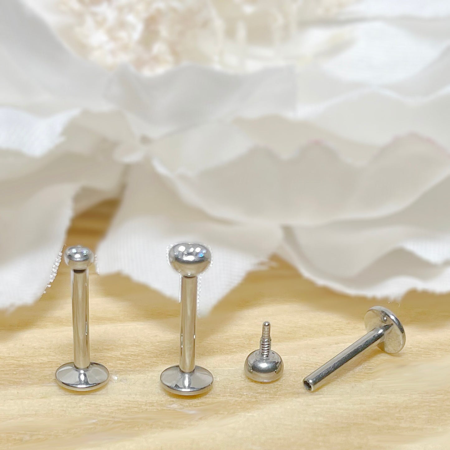 ✨ Titanium Bezel CZ Internally Threaded Convex Labret 18G