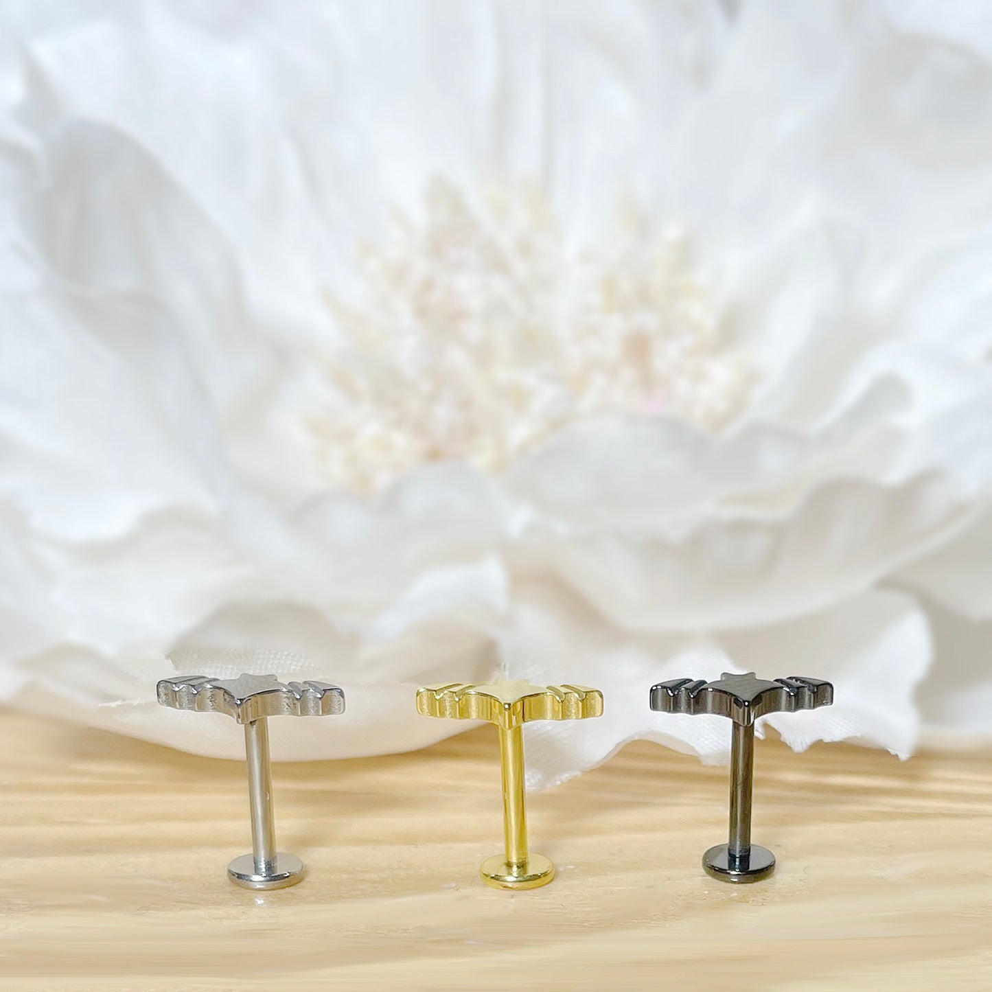 ✨ Titanium Bat Top with Internally Threaded Labret 16G