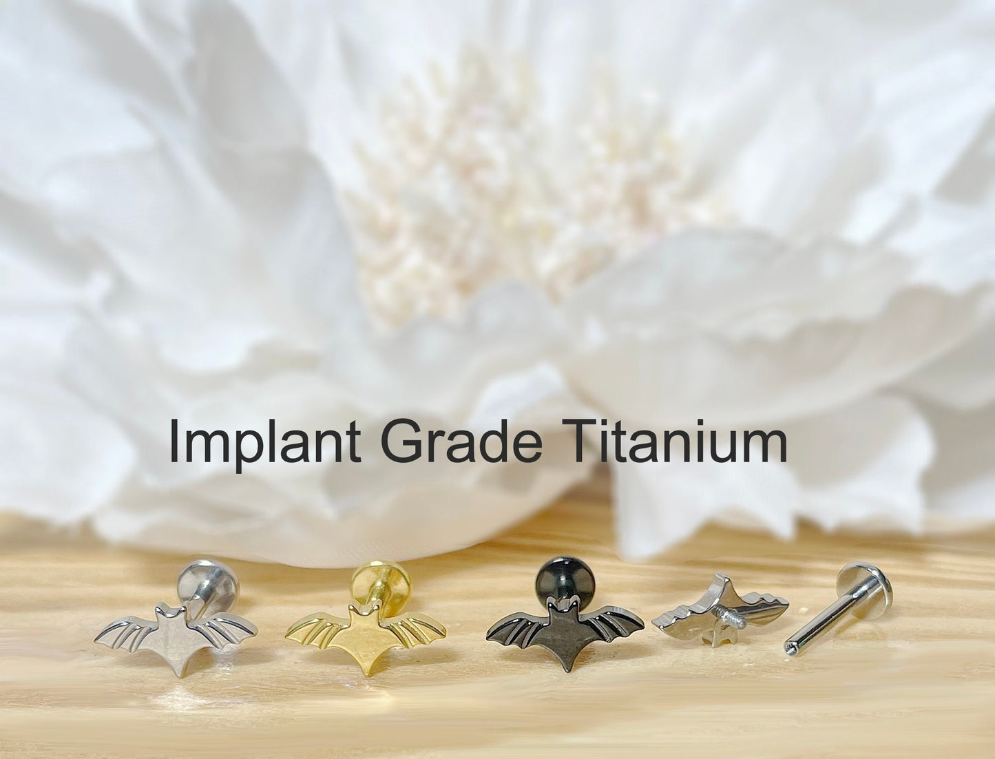 ✨ Titanium Bat Top with Internally Threaded Labret 16G