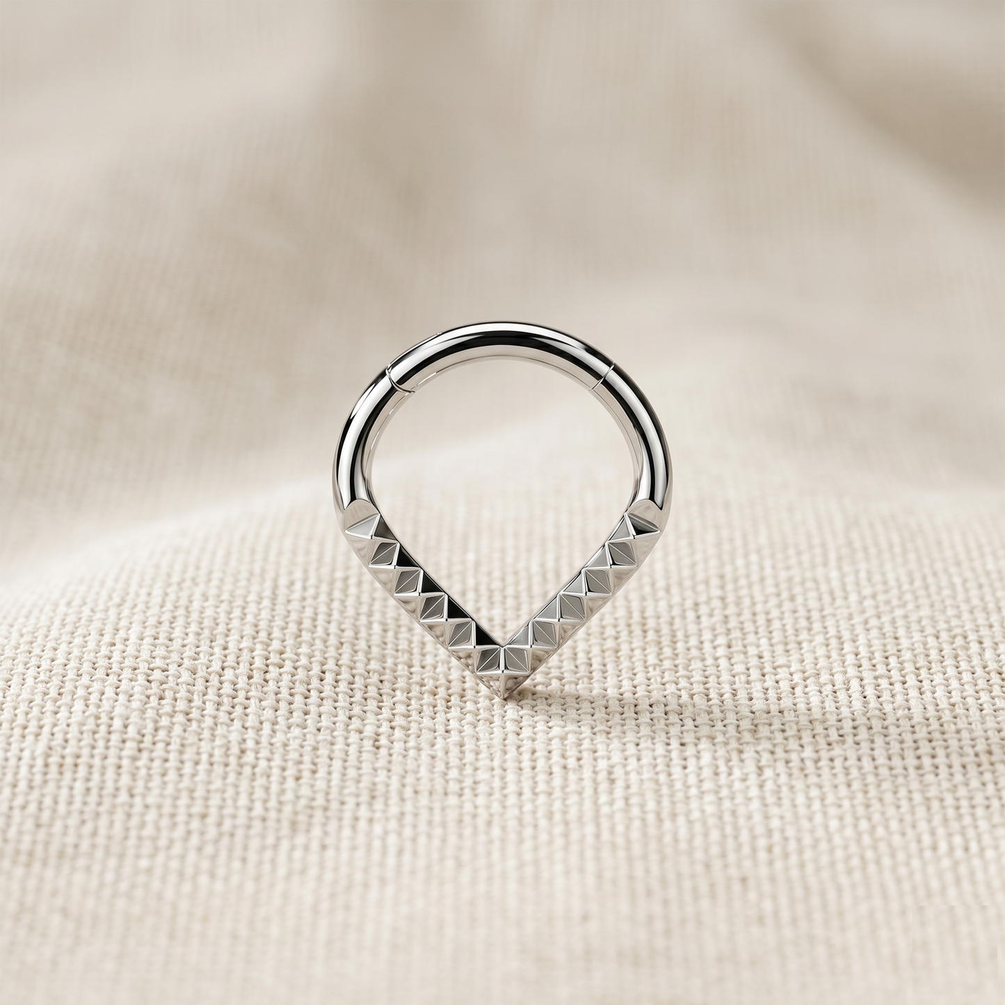 Titanium Pyramid Cut Chevron Hinged Clicker Hoop 16G